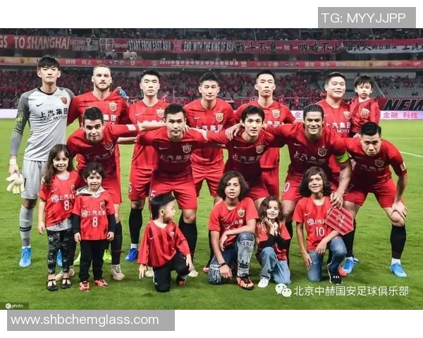 上海足球队在邀请赛积分榜上以79分稳居第一名展现强劲实力