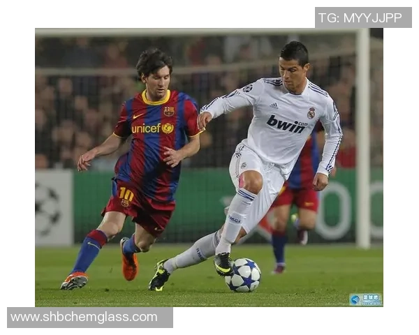 周姓足球明星的辉煌历程与成就揭秘 周姓足球明星的辉煌历程与成就揭秘