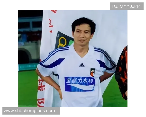 足球明星李富胜的传奇人生与赛场辉煌成就全景回顾 足球明星李富胜的传奇人生与赛场辉煌成就全景回顾